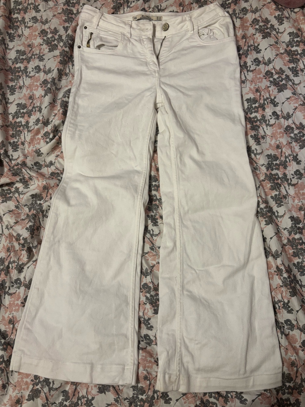 Zara Premium Denim White Flared Jeans Size 4, 28 Inch Waist, 25 Inch Inseam